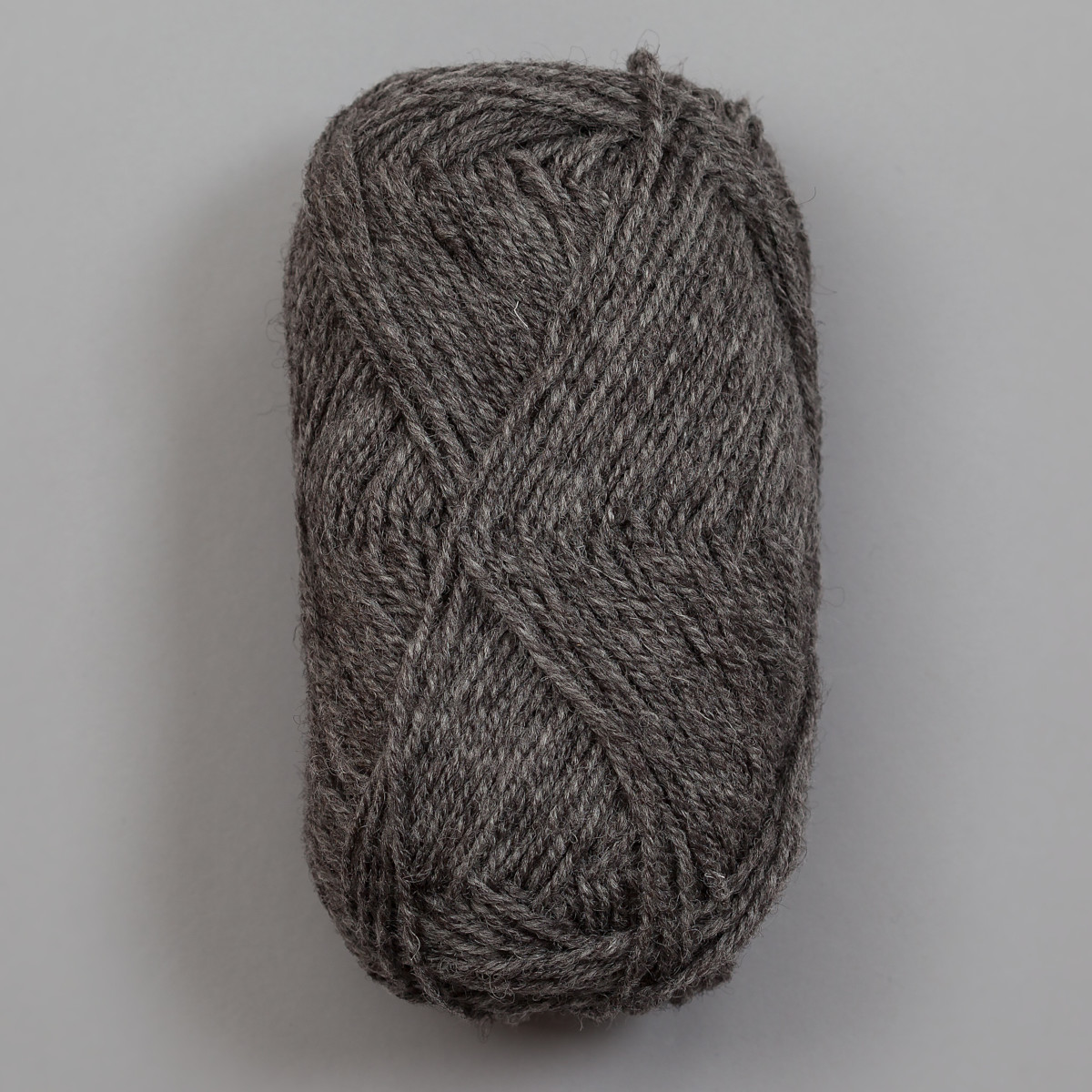 3-tråds strikkegarn - Mørk grå melert (105)